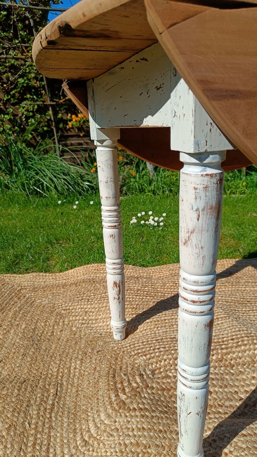 Antique patinated round table – wooden top