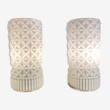 Paire de lampes de table en opaline blanche