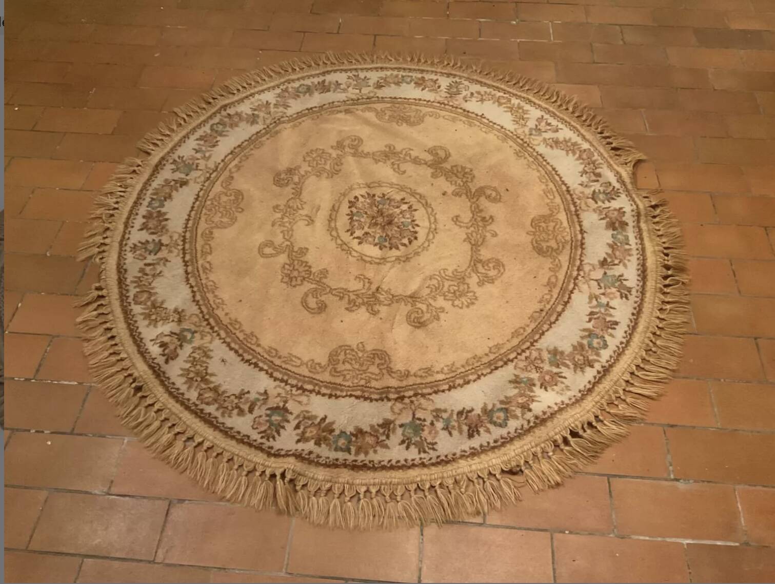 Vintage fringed round rug