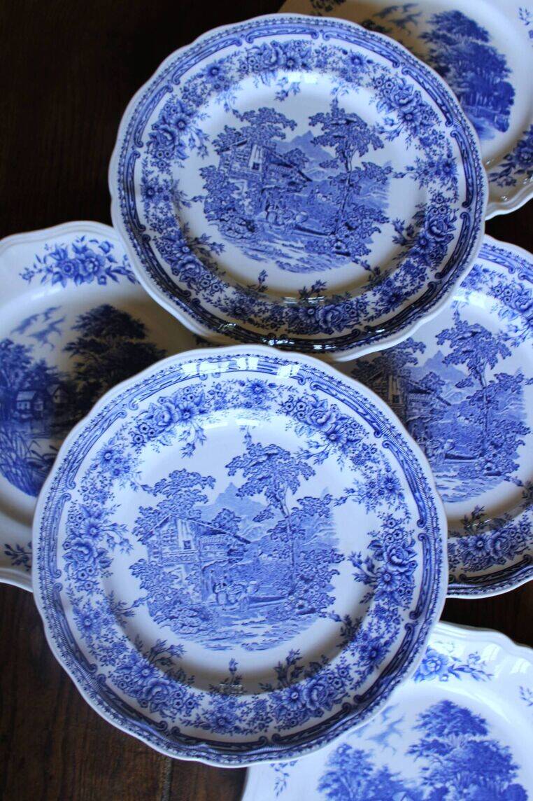 A set of 6 romantic blue Lunéville Sarreguemines flat plates.