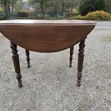 Extendable/foldable round table in walnut