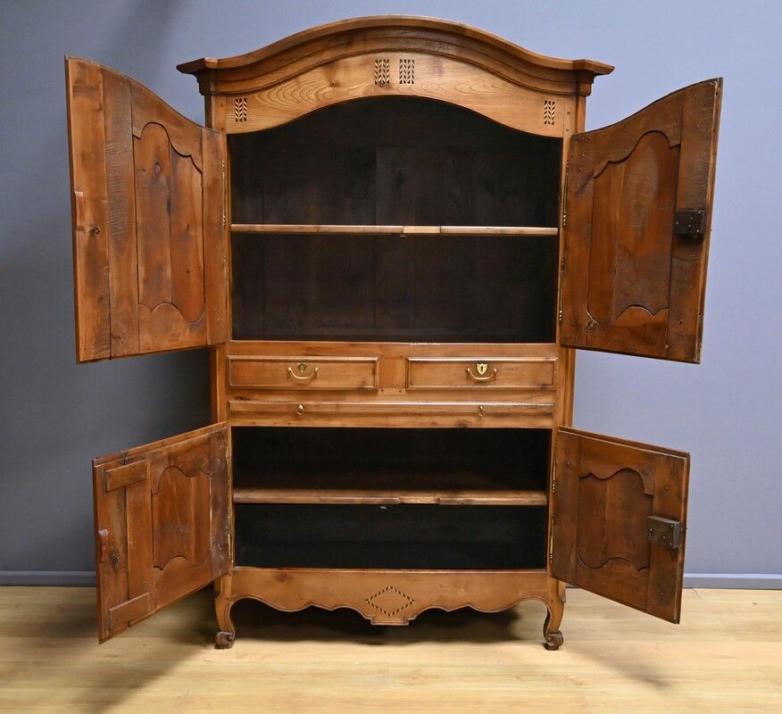 4-door cherry wood cabinet, regional work, Louis XV style – first part of the 19th century