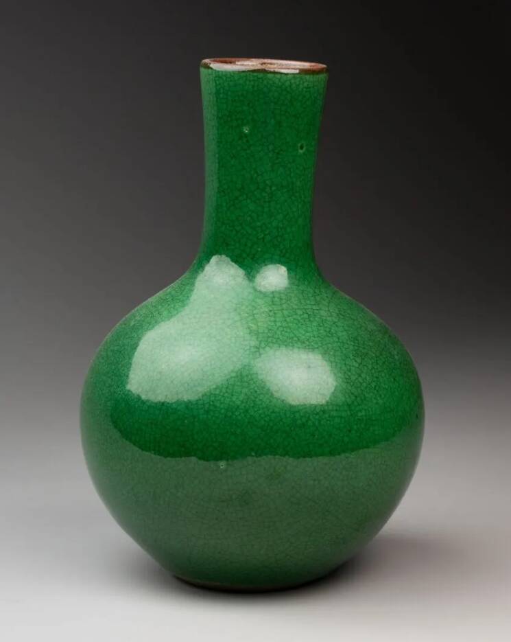 Vase shangping en porcelaine monochrome vert -kangxi (1662-1722) chine