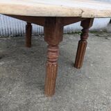 Round coffee table