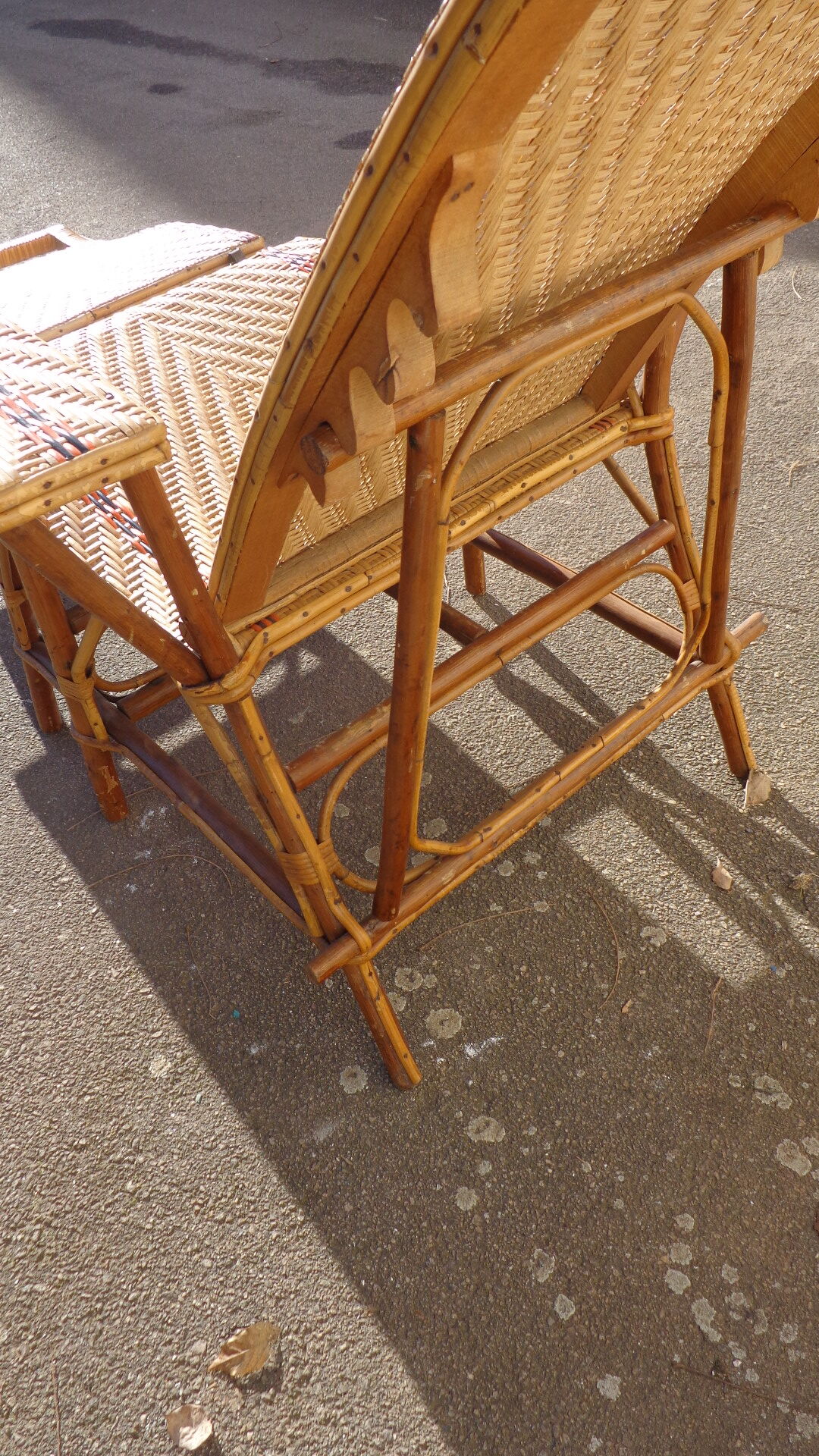 Rattan chaise longue