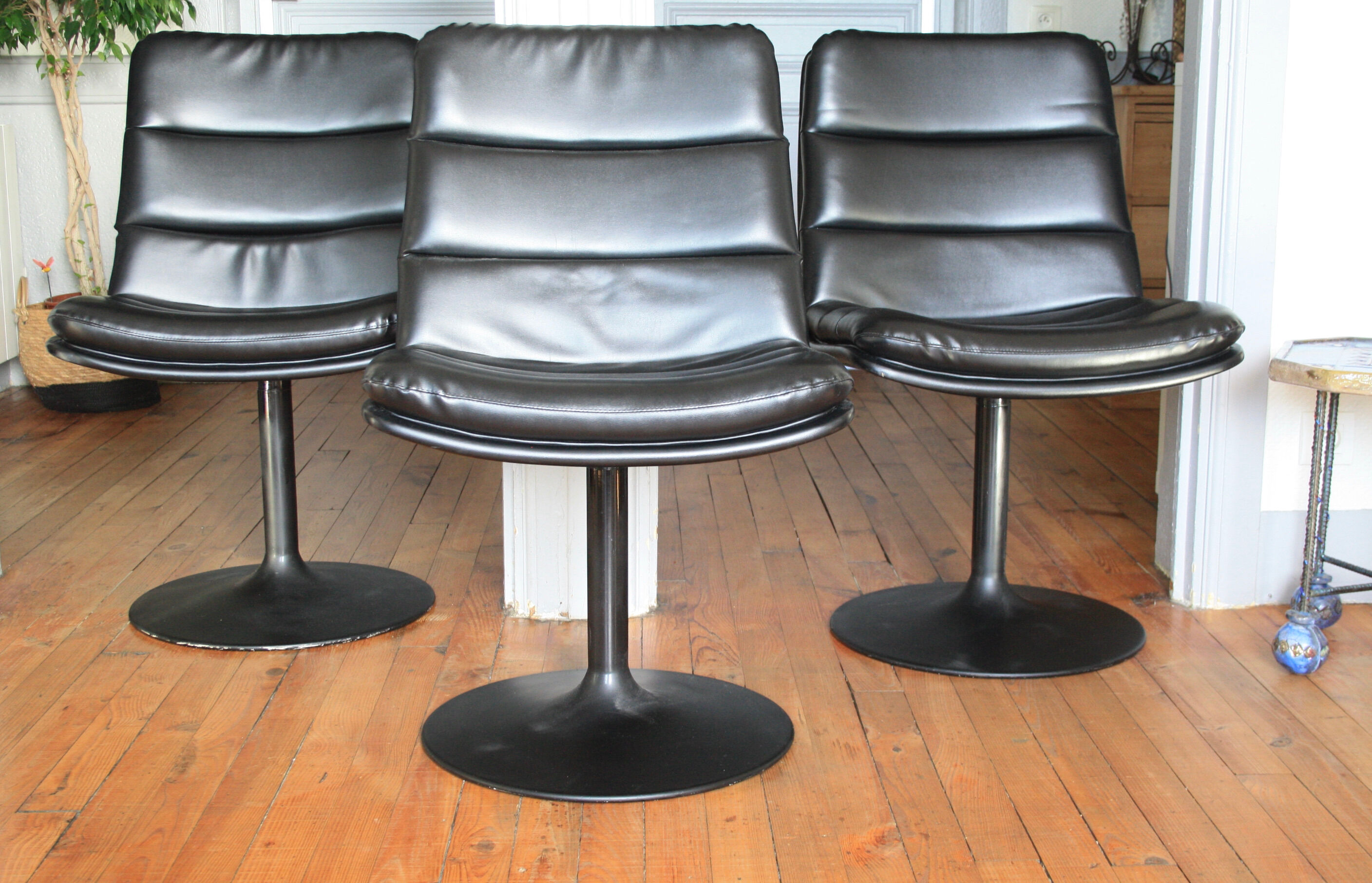Office chair Artifort by G. Harcourt