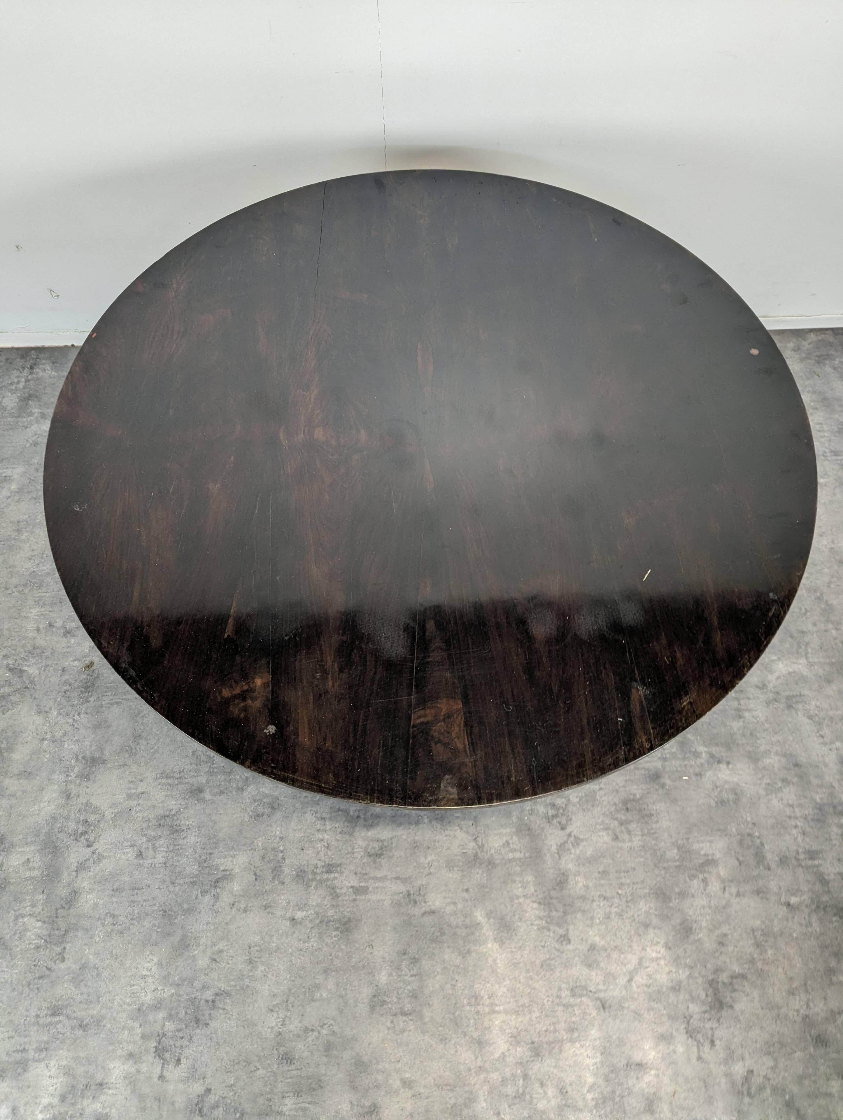 English guéridon table with a tilting top in mahogany, late 19th century.