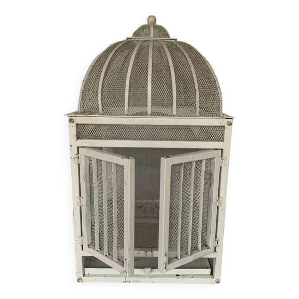 Cage en métal