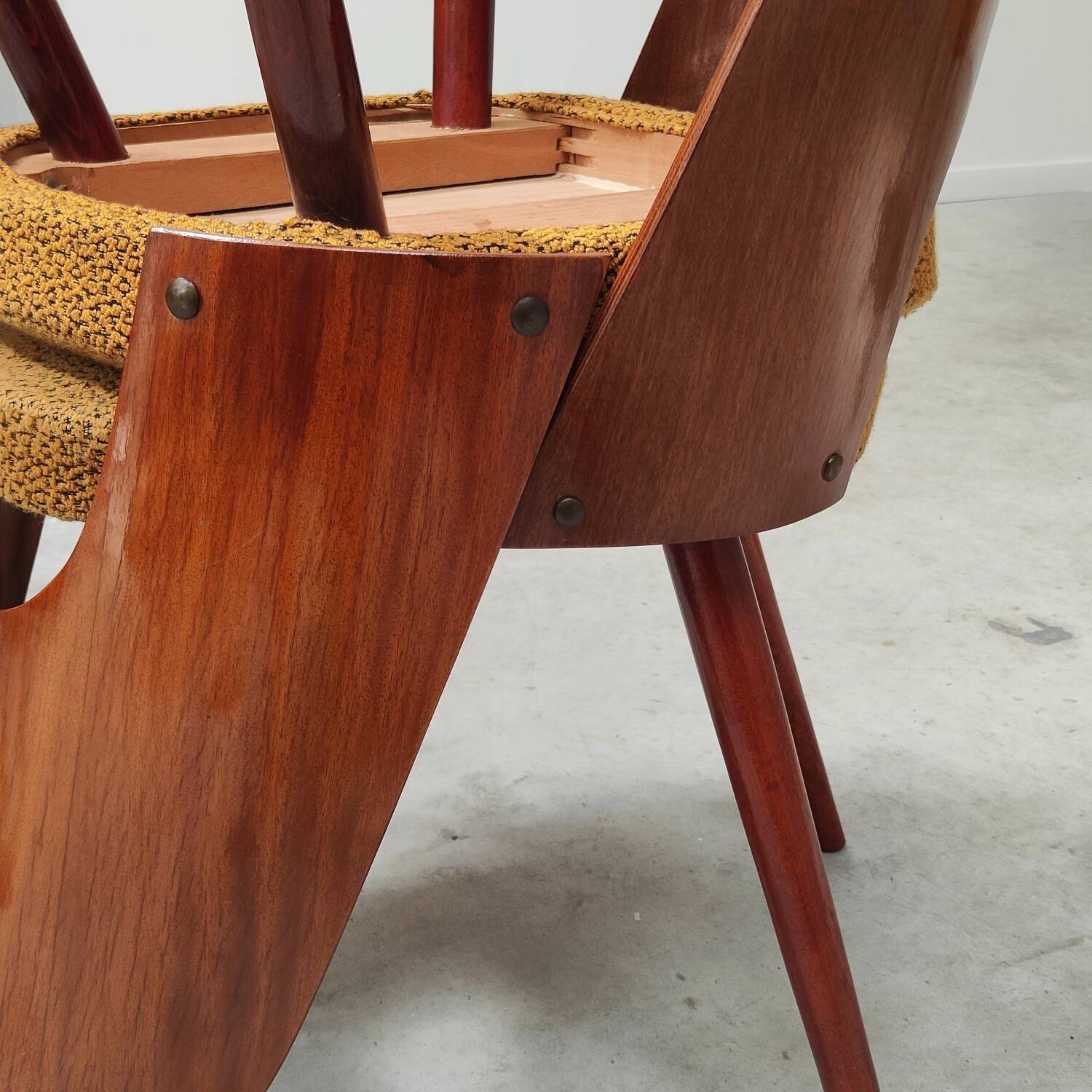 Set of 4 TON 515 / 2 chairs by Oswald Haerdtl (Thonet) wood and mustard fabric