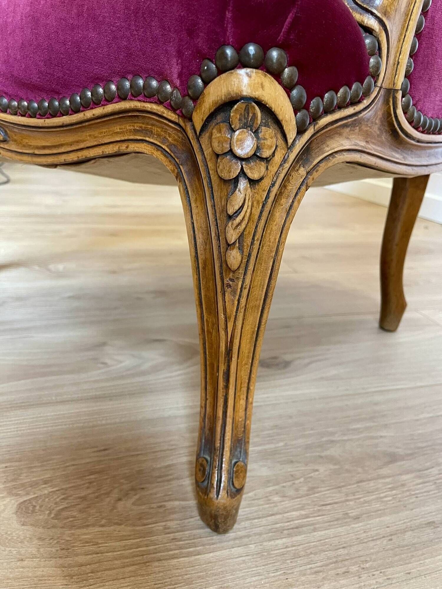 Vintage Louis XV style bergère / cabriolet armchair – Carved wood velvet