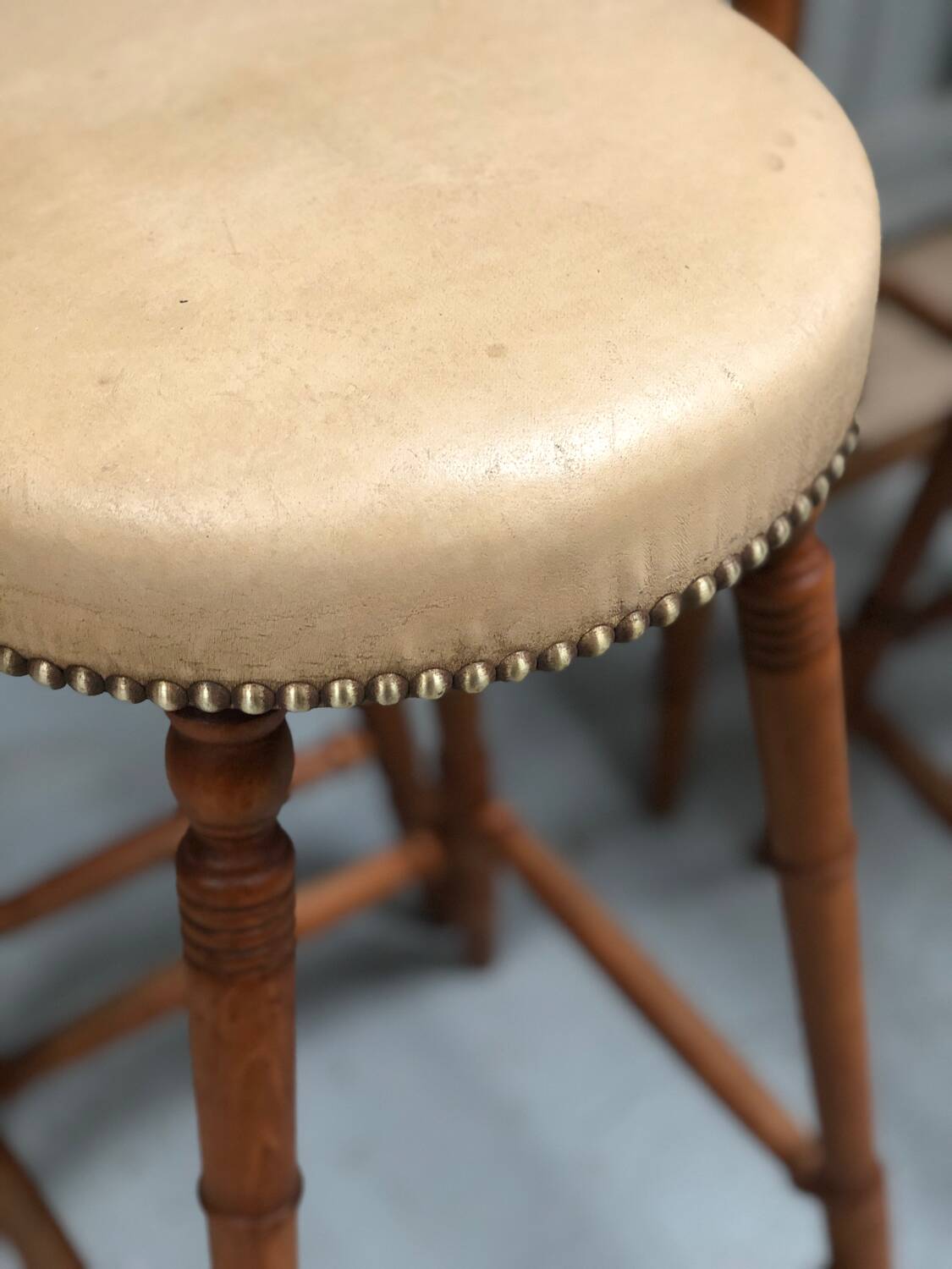 Tabourets de bar bistrot en chêne et cuir