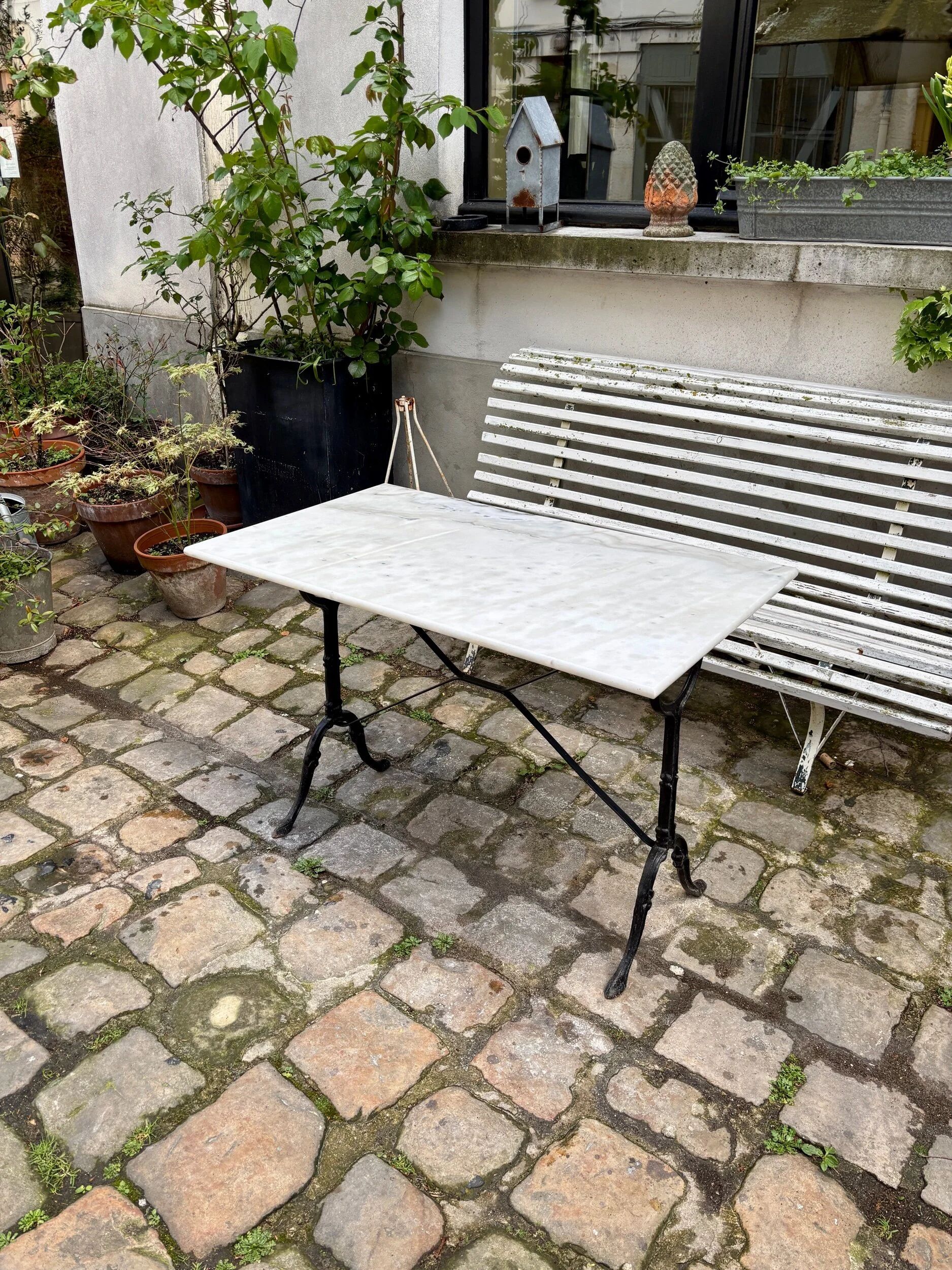 Bistro table in grey marble and black cast iron 100 x 60 cm