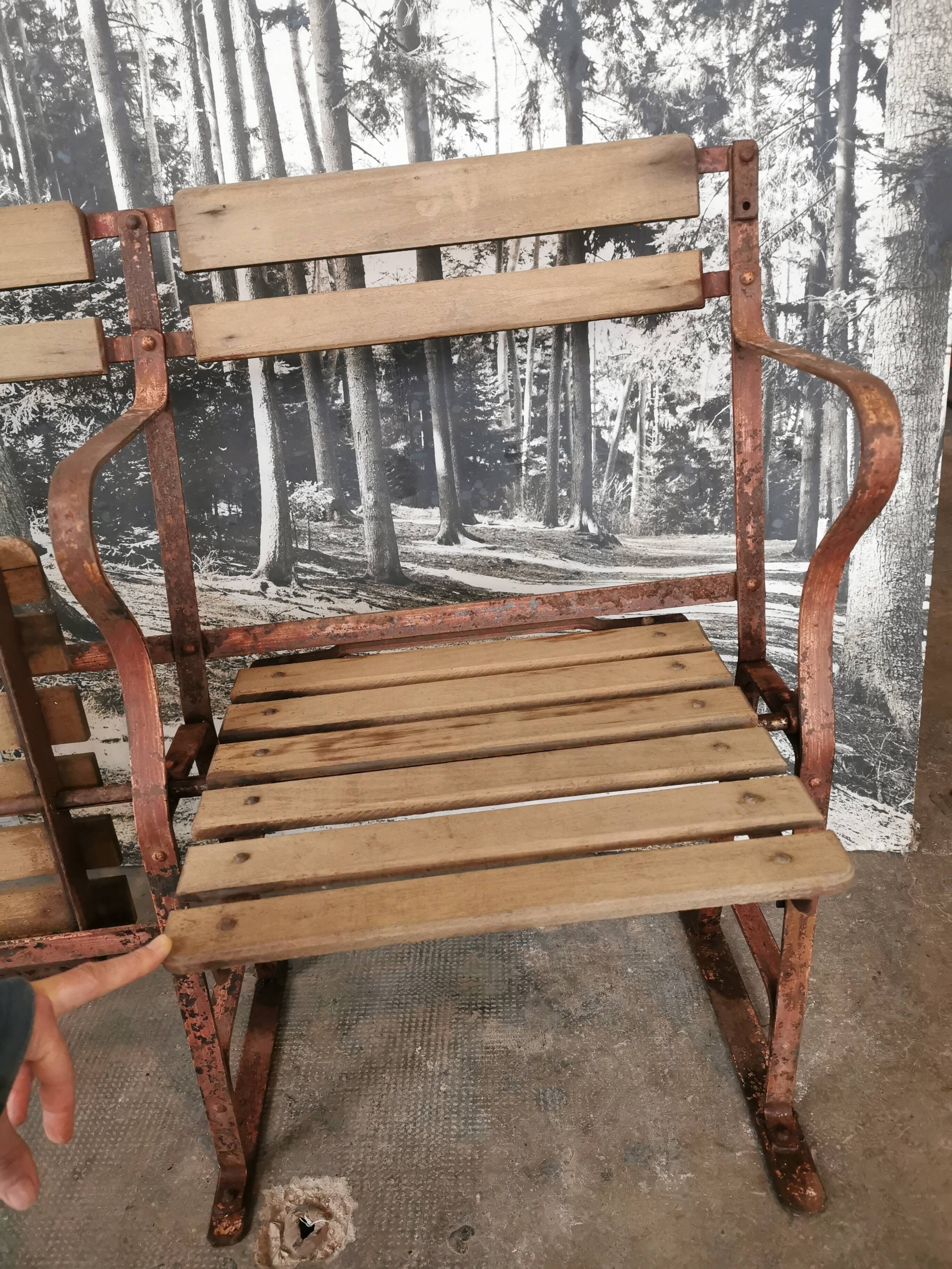 Theatre bench, folding seats