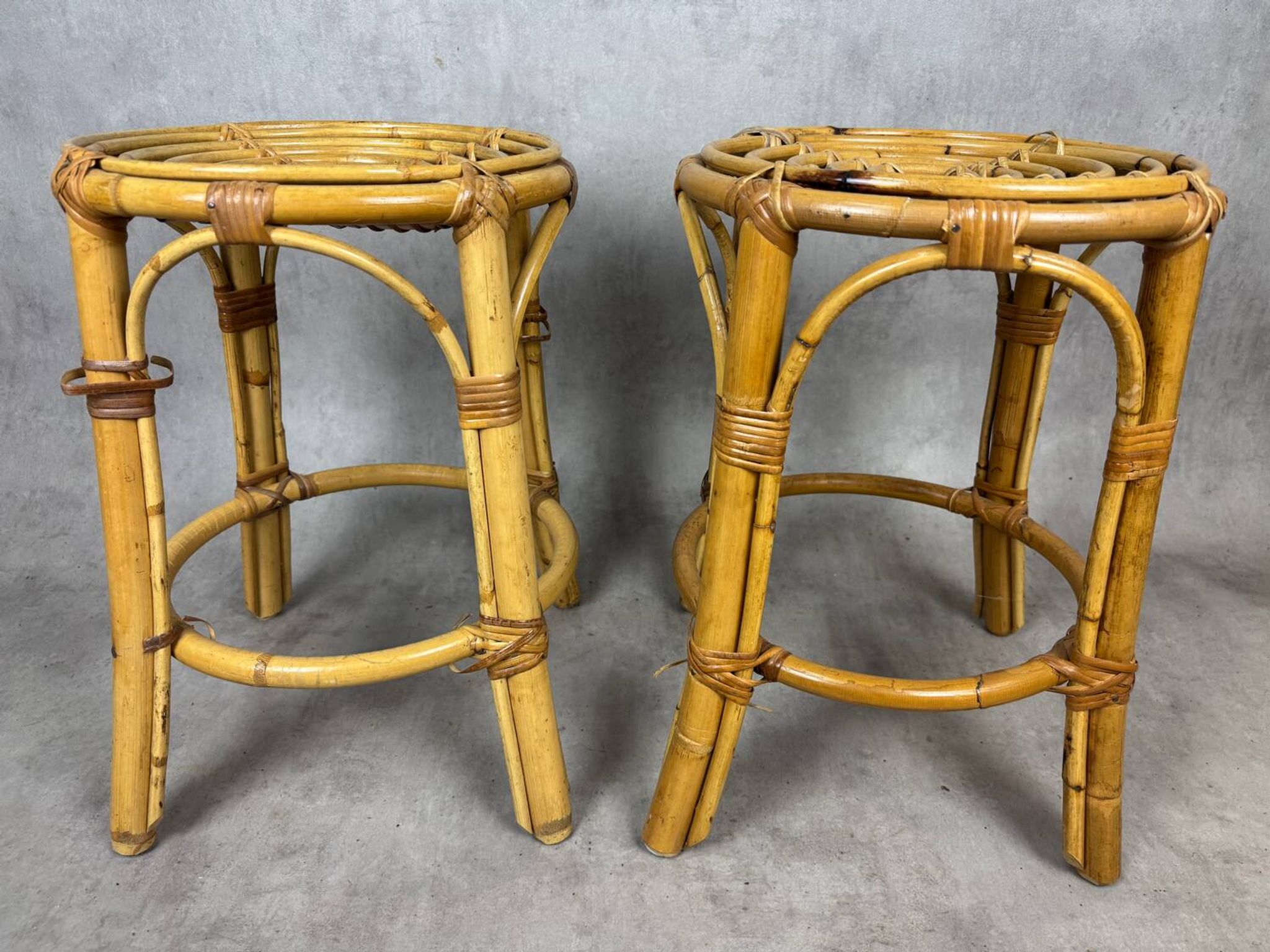 Paire de tabourets en rotin des années 70