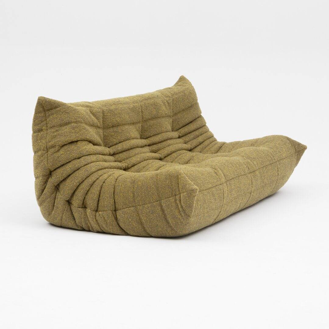 Canapé trois places Togo en bouclé olive par Michel Ducaroy pour Ligne Roset