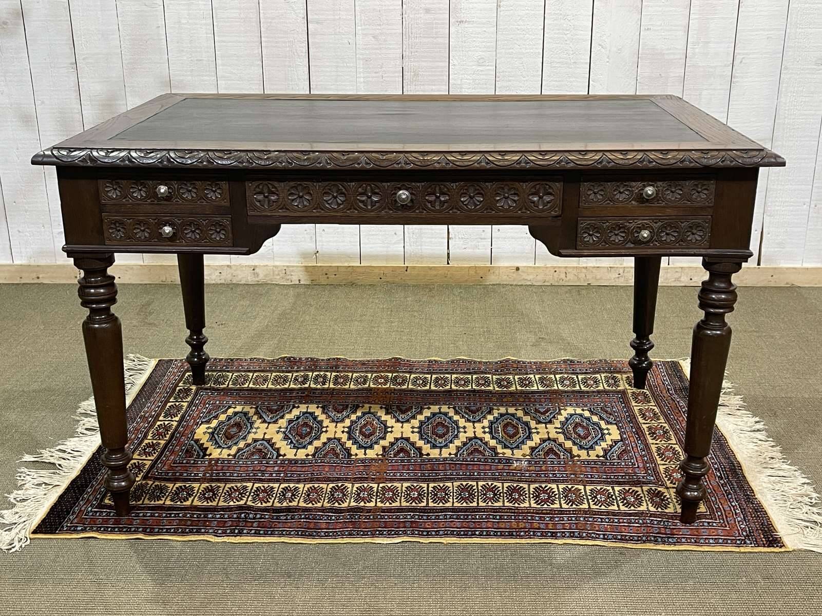 Breton desk in chestnut wood from the early 20th century.