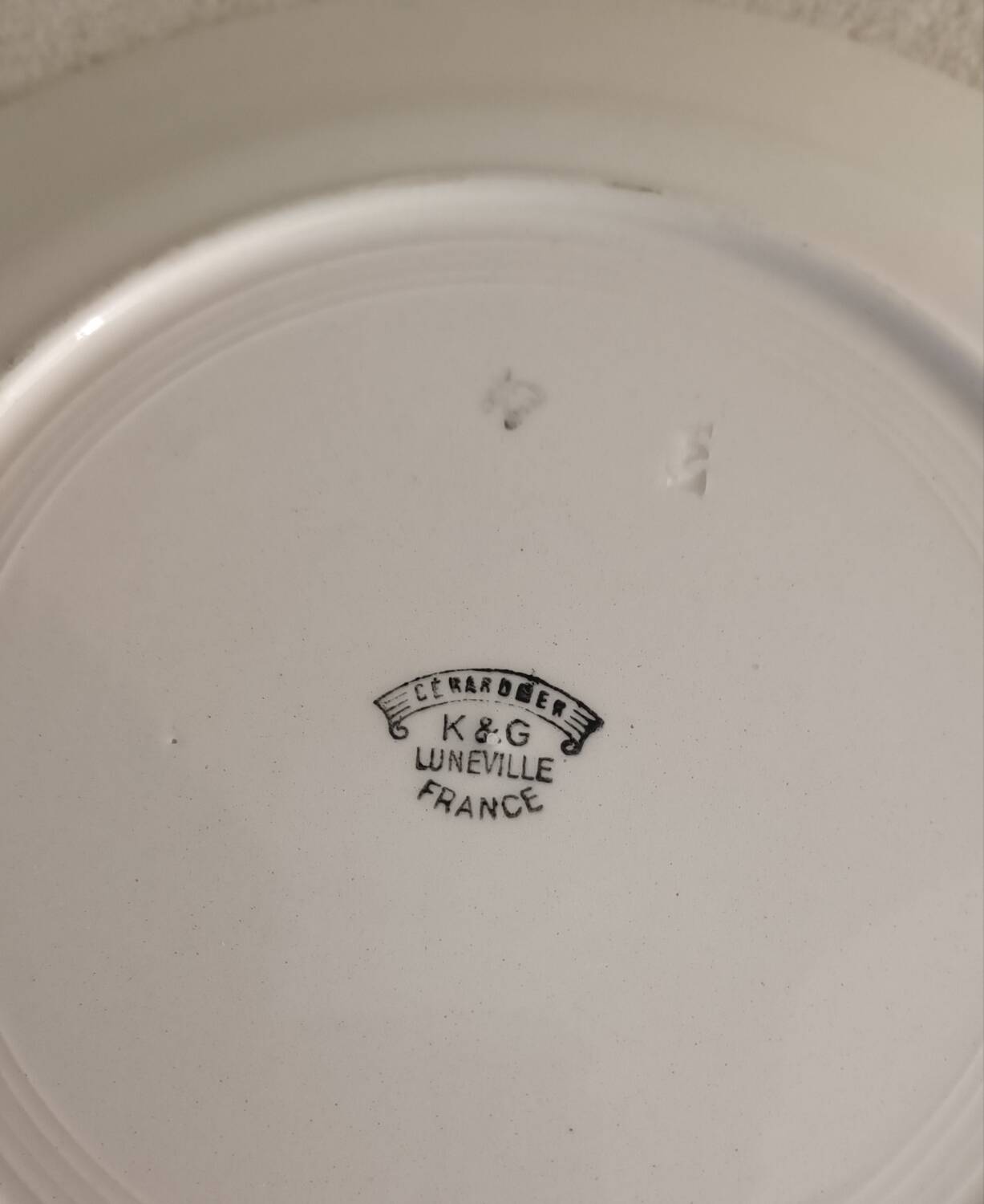 Round Lunéville dish