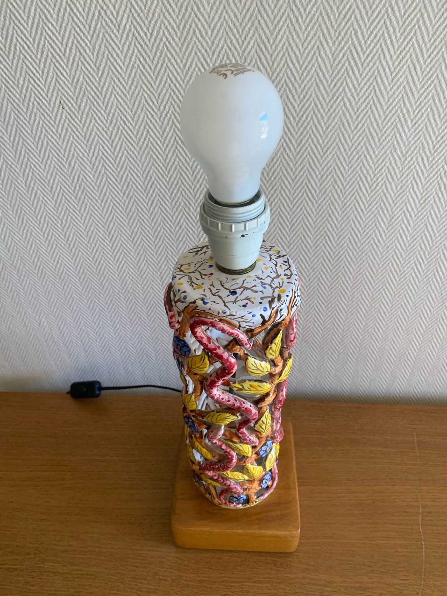 Openwork ceramic lamp base with Garden of Eden decor