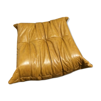 Ottoman "Togo" leather designed by Michel Ducaroy 1973