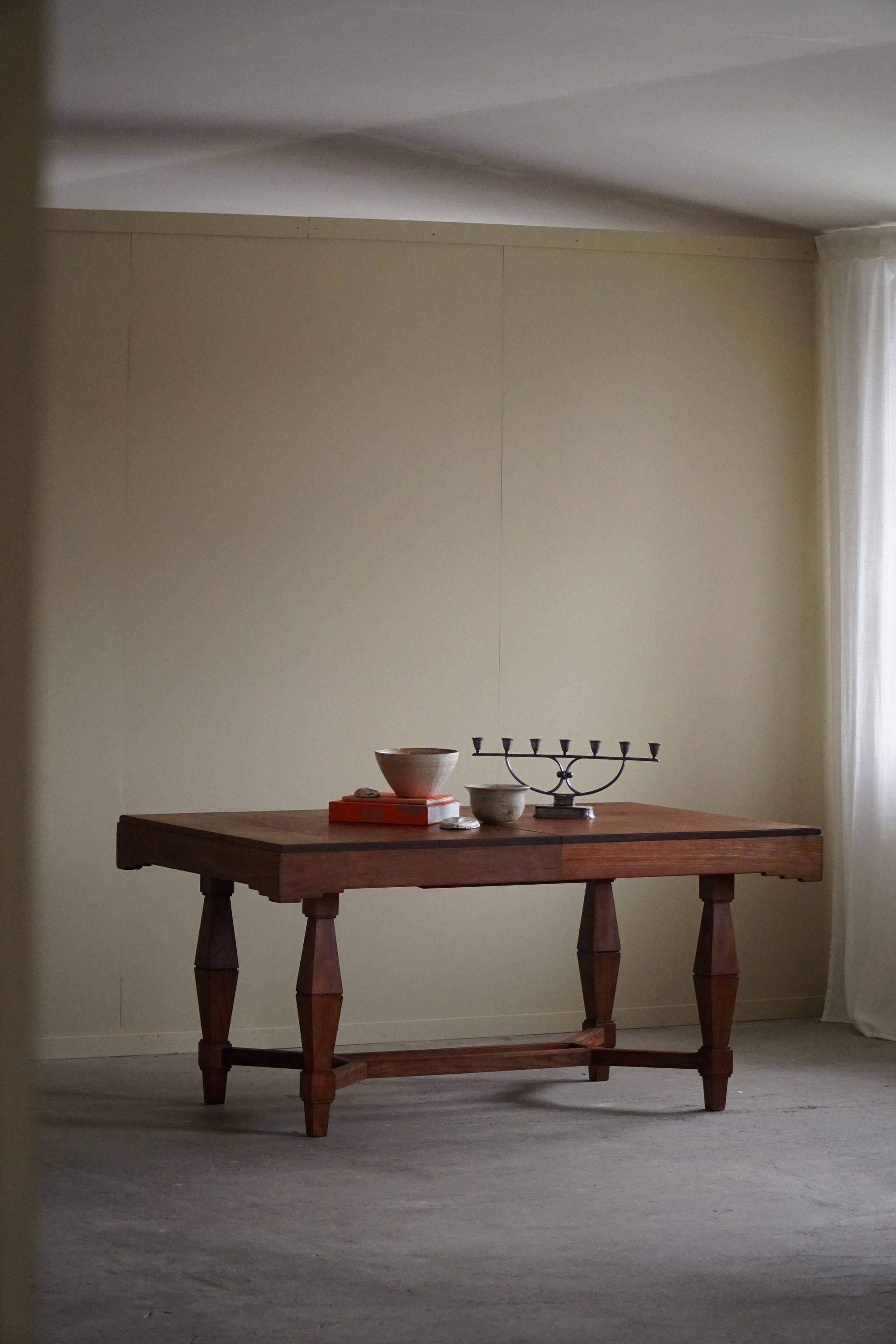 Art Deco dining table in teak, with butterfly extension, Danish cabinetmaker, 1940s.