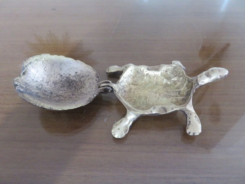Ashtray " turtle " in brass 70s
