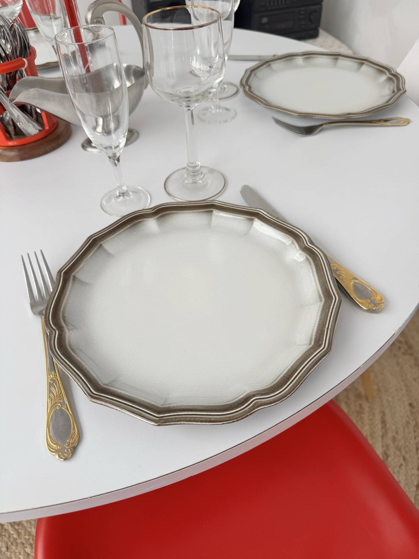 6 unalterable porcelain plates from Salins-les-Bains (Jura, France)