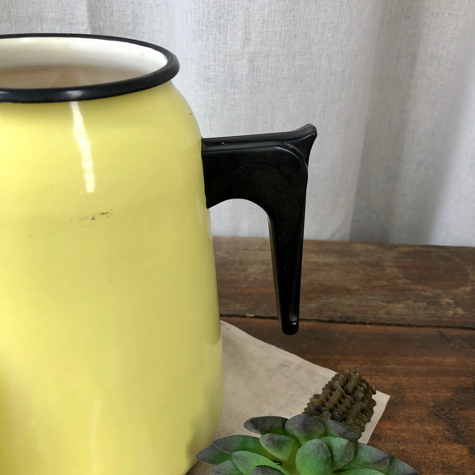 Aubecq enamelled sheet metal coffee maker