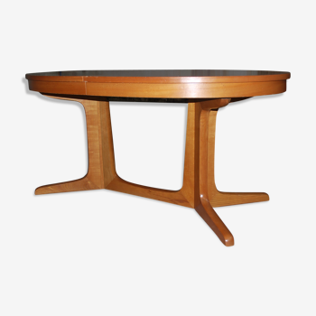 Baumann oval expandable table