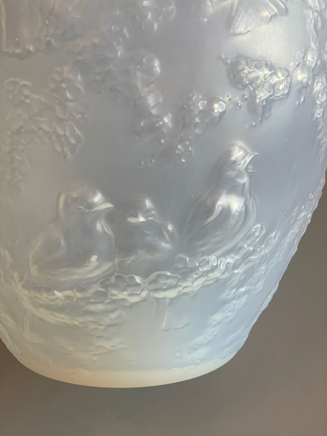 Muller opalescent bird vase