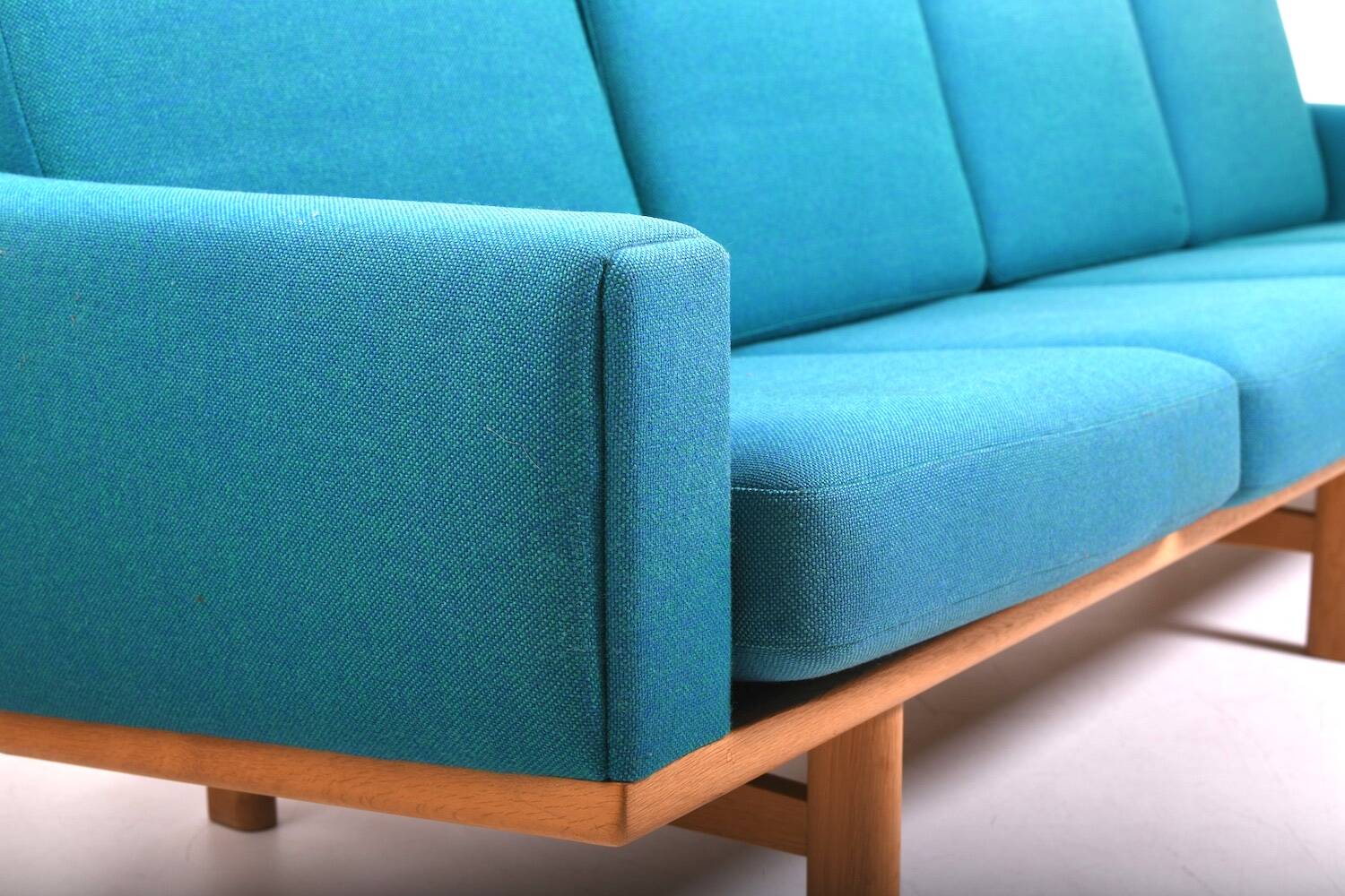 Hans J. wegner GE-236/4 Sofa Getama Denmark 1960s