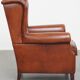 Fauteuil à oreilles de style anglais en cuir de vachette