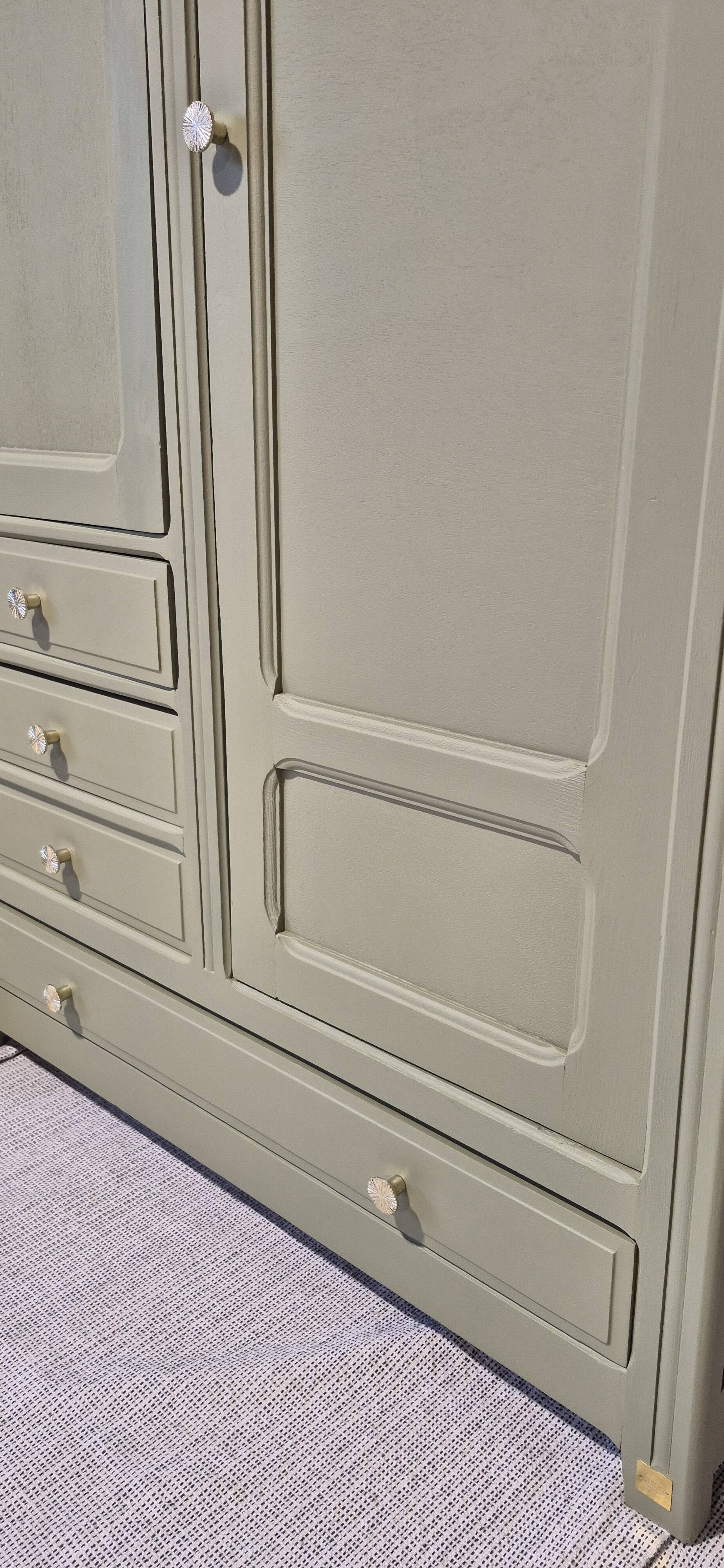 Armoire Parisienne d'hôtel