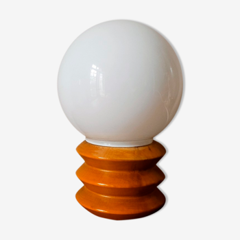 Lampe de chevet en bois et sphère en opaline