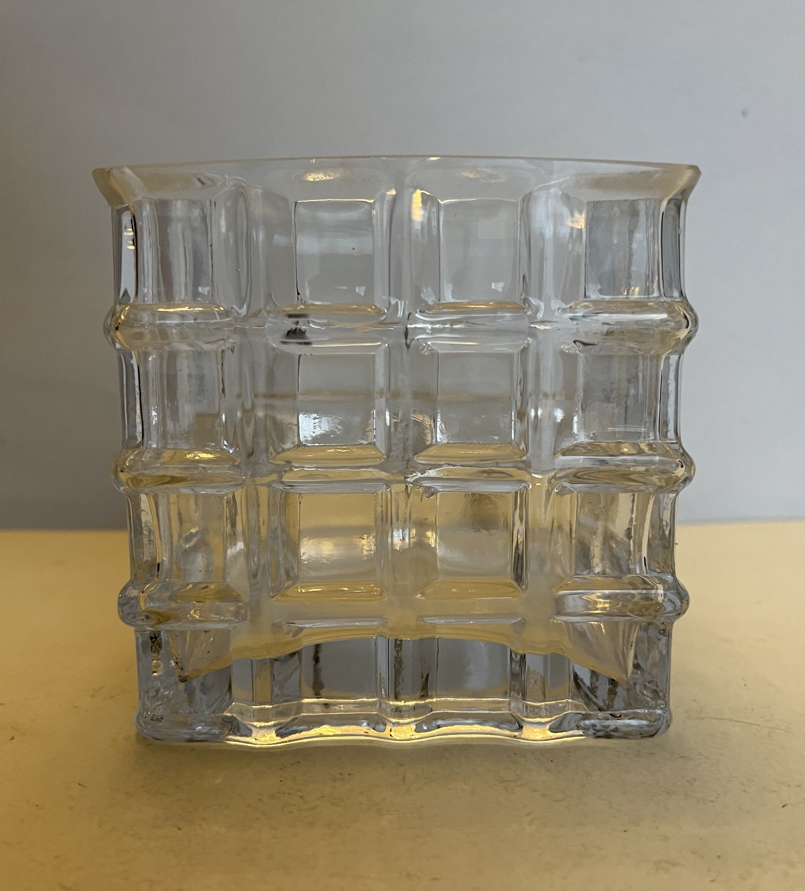 Glass cubic jar