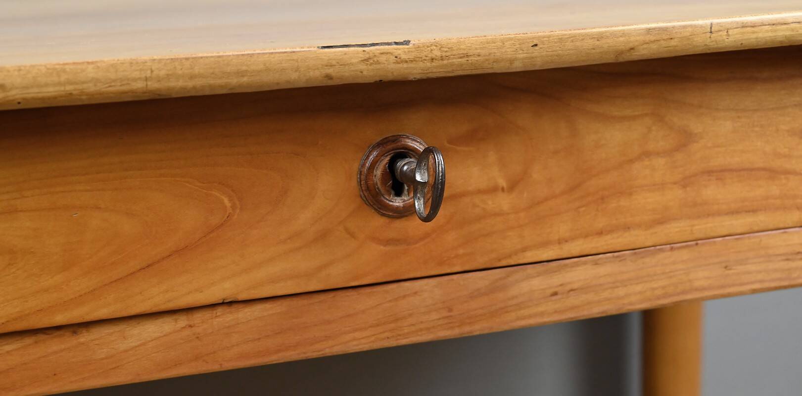 Small cherrywood desk, Louis-Philippe style – Late 19th century