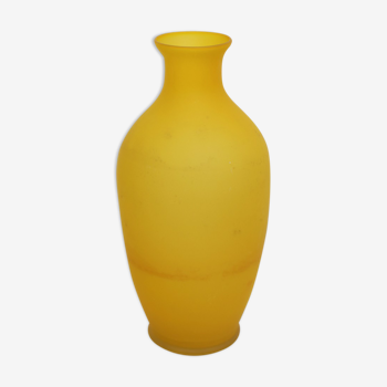 Vase jaune sablé