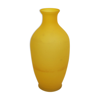 Yellow shortbread vase