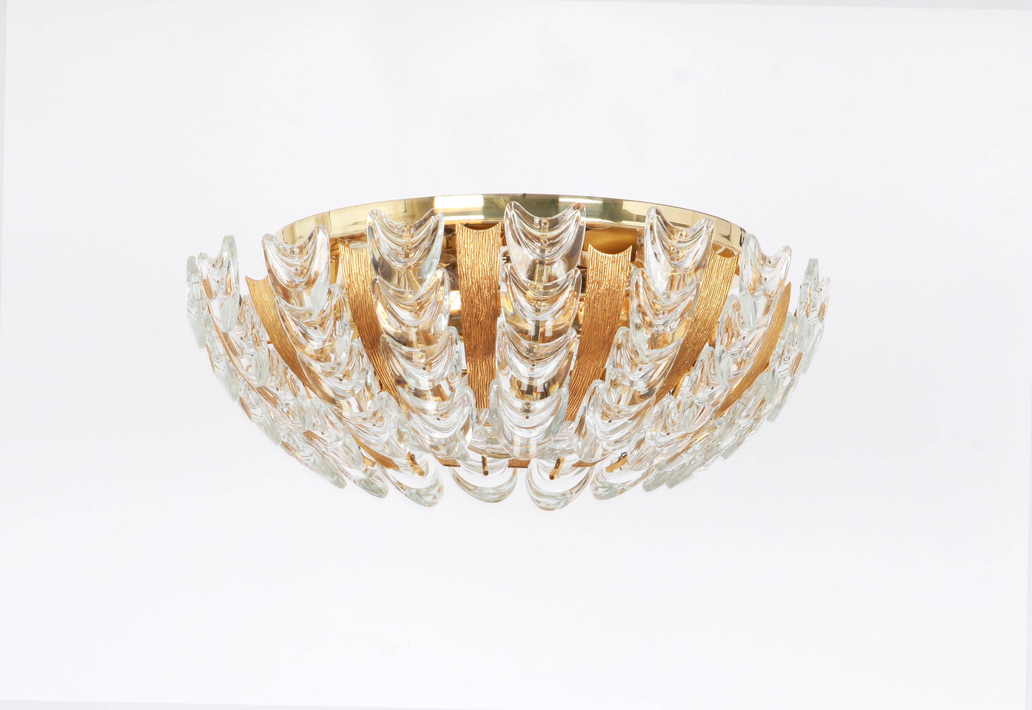 Delicate chandelier in gilded brass and crystal glass in the shape of flowers by Palwa, Germany, 1970s.