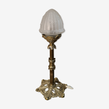 Lampe bronze Napoléon III, globe sculpté, moulé opaque
