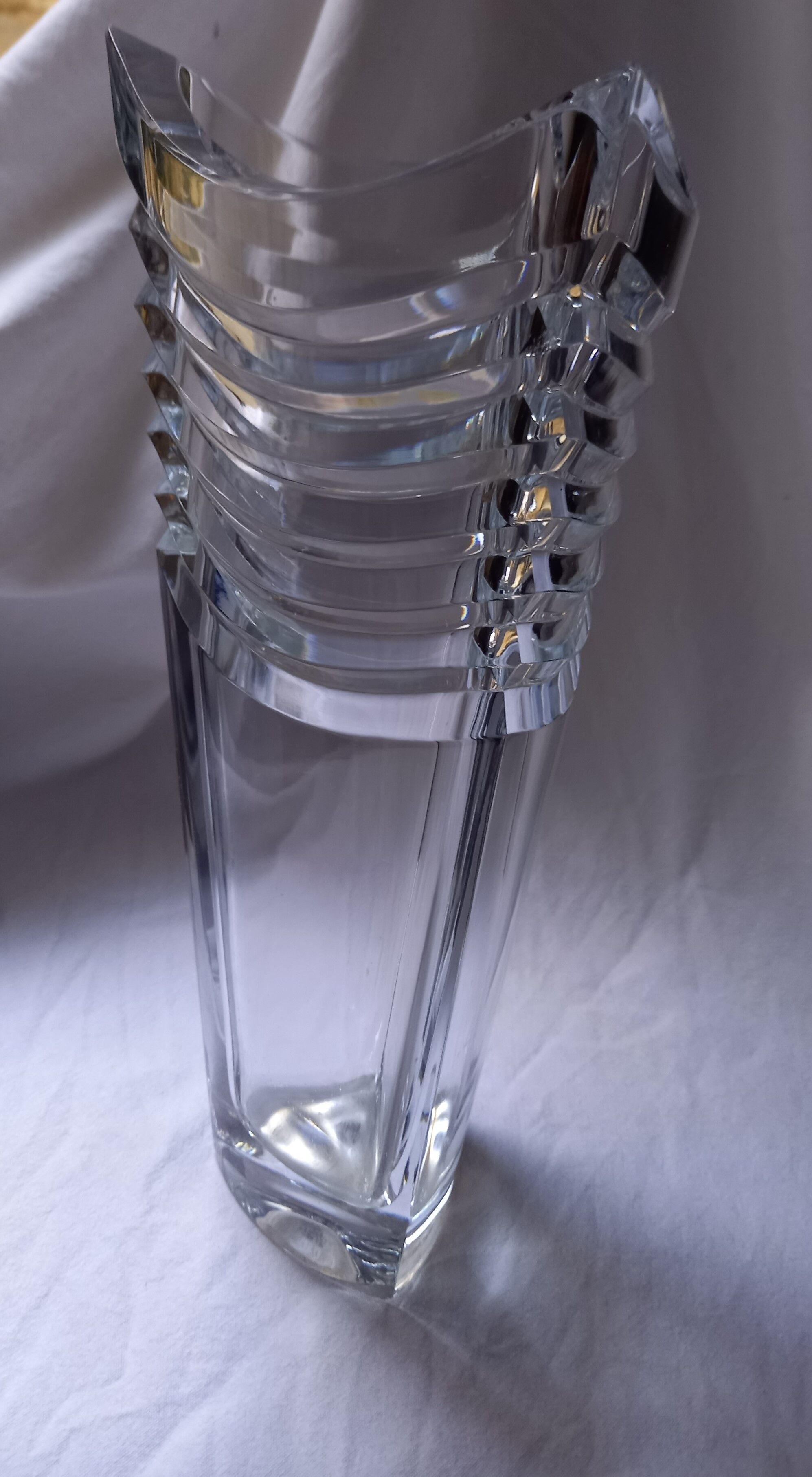 Vase en cristal taillé style art déco