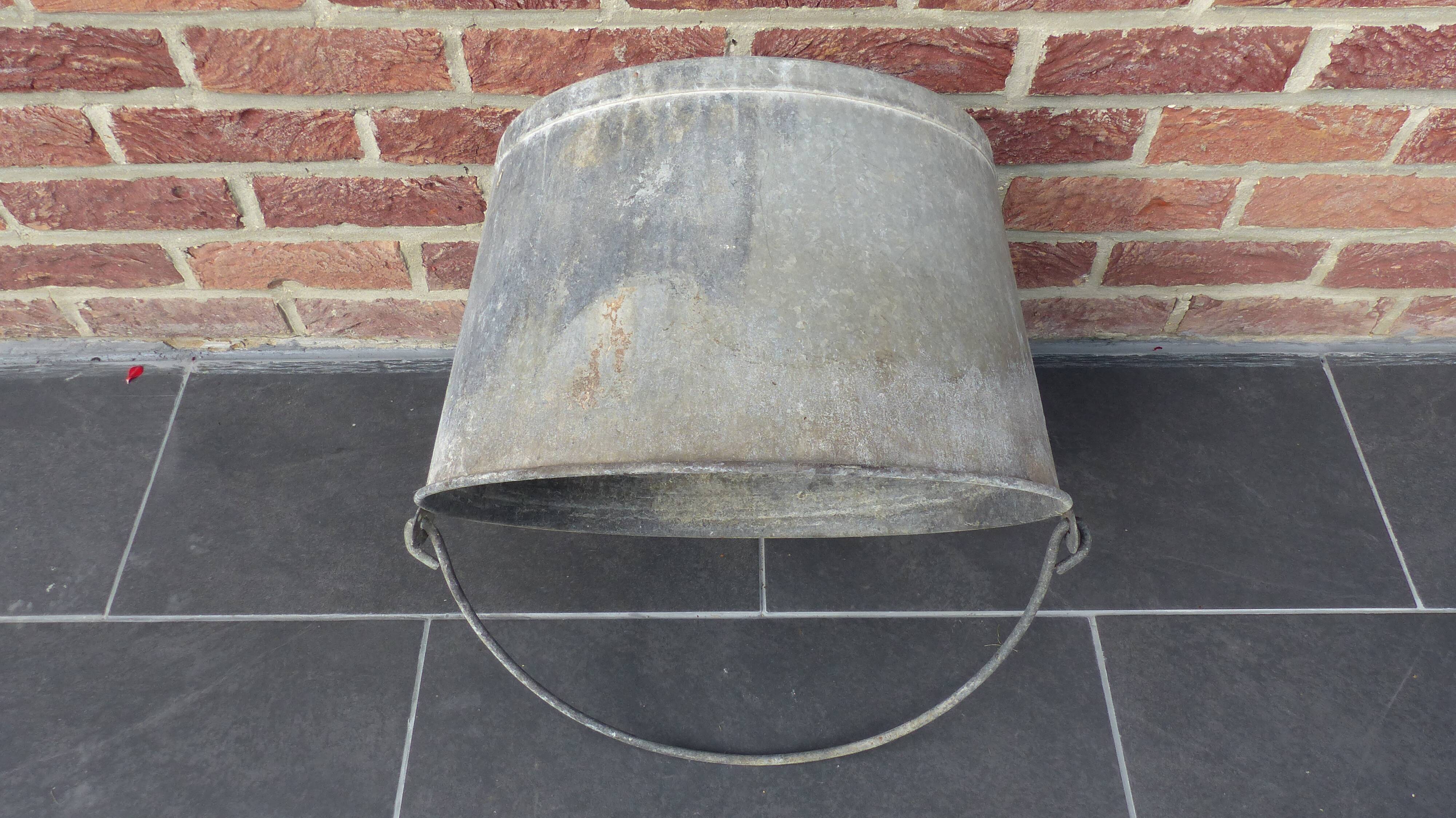 Zinc bucket