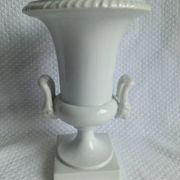 Ancien Vase Médicis en porcelaine blanche – style néoclassique –XIXᵉ