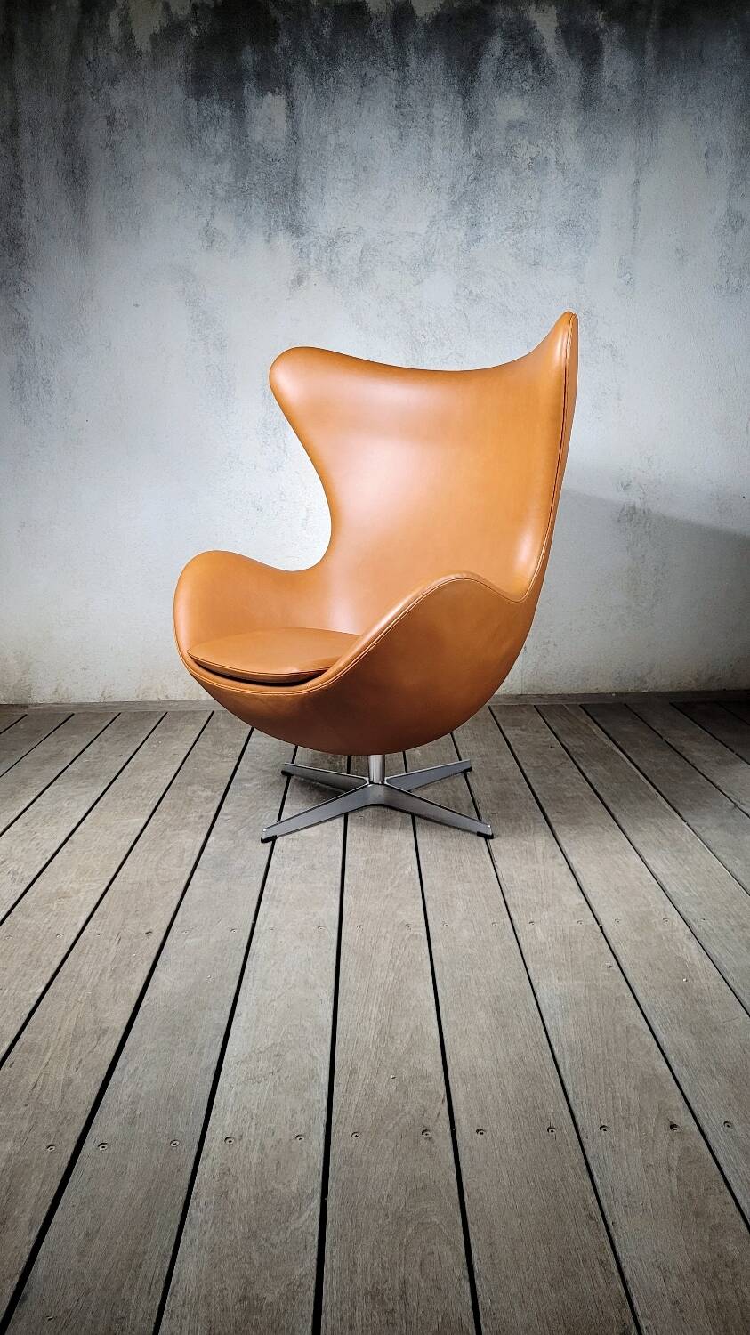 Arne Jacobsen EGG armchair