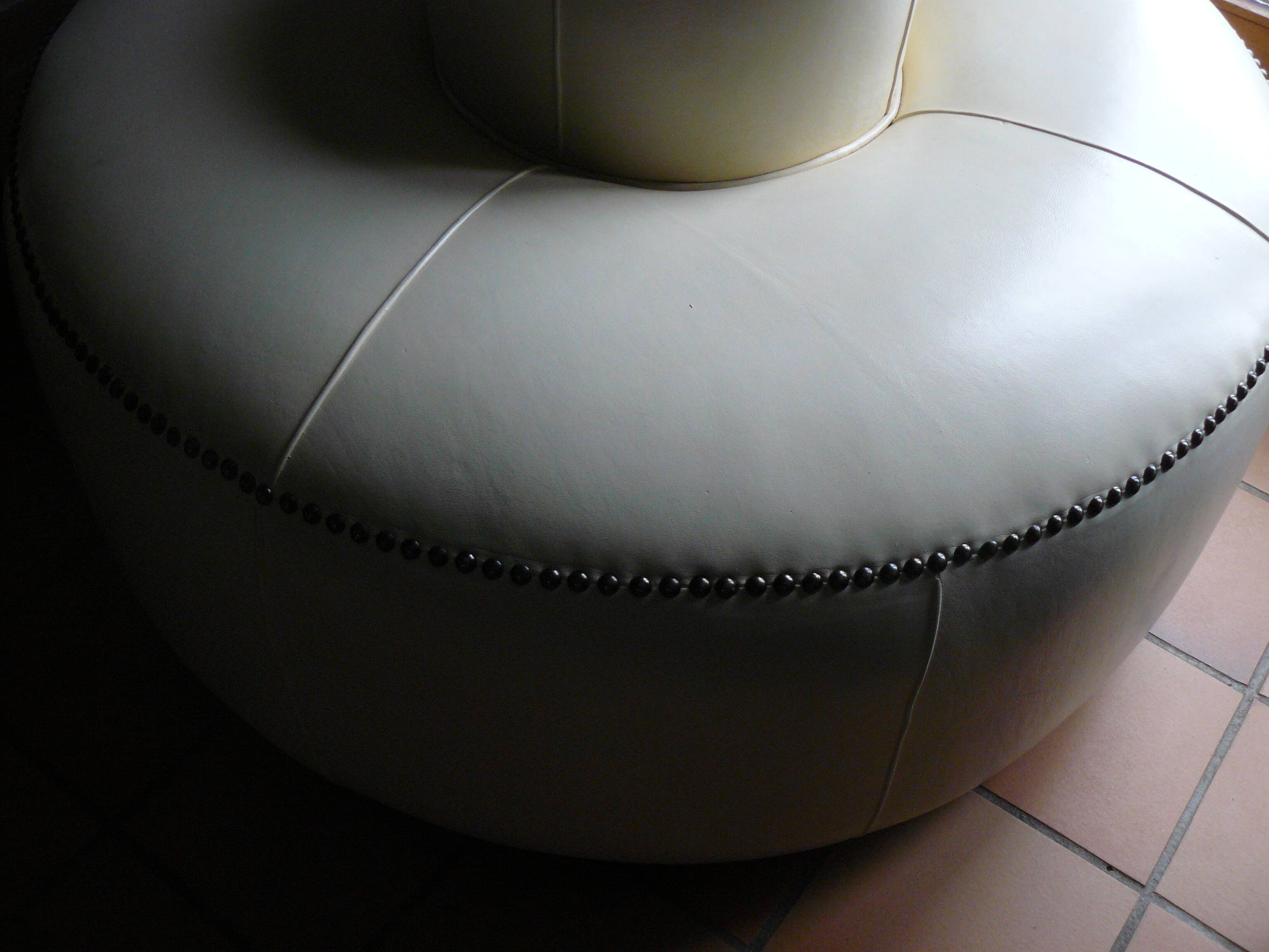 Rare circular canapé banquette