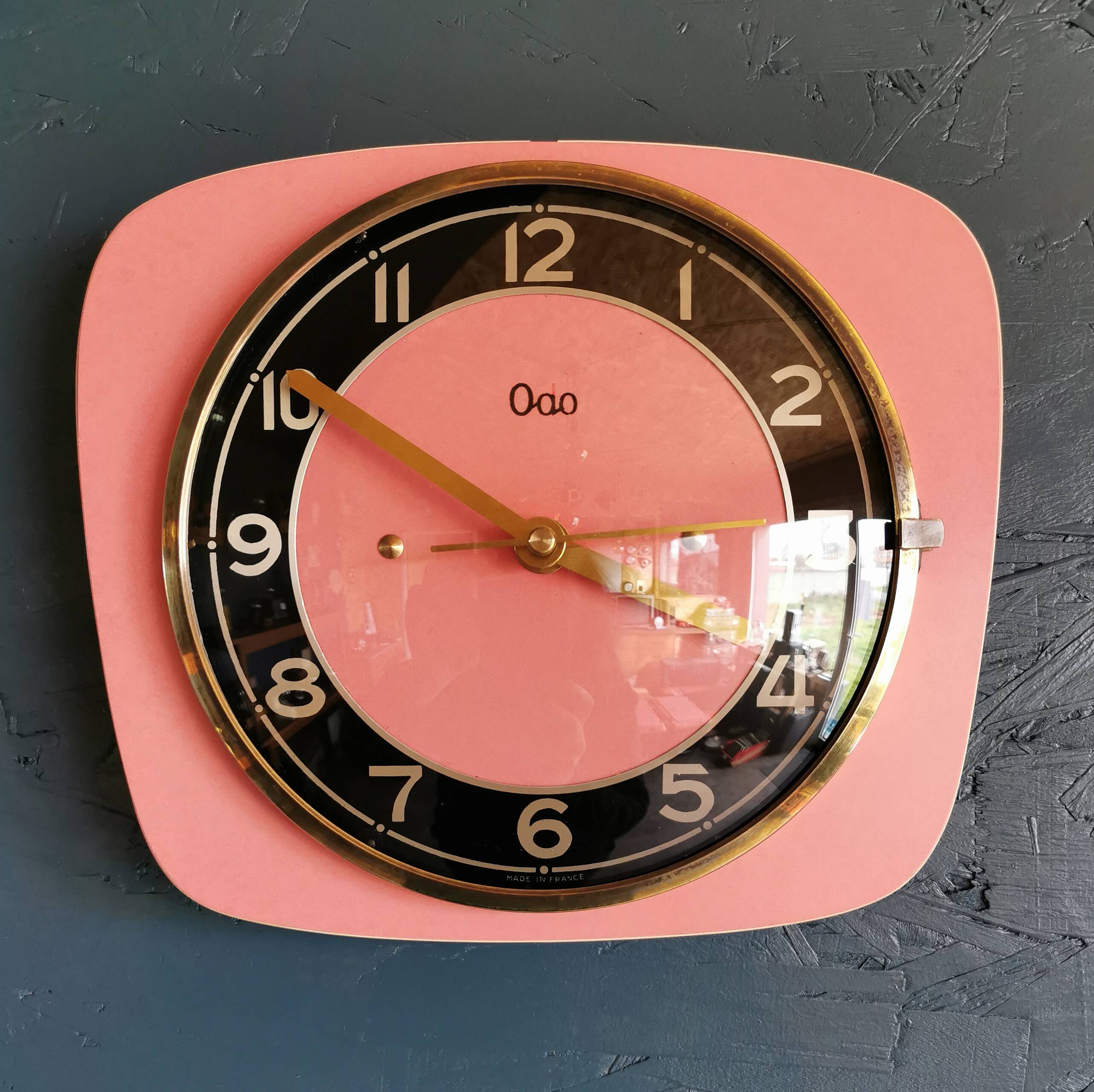 Vintage formica clock silent trapeze wall pendulum "Odo pink black"
