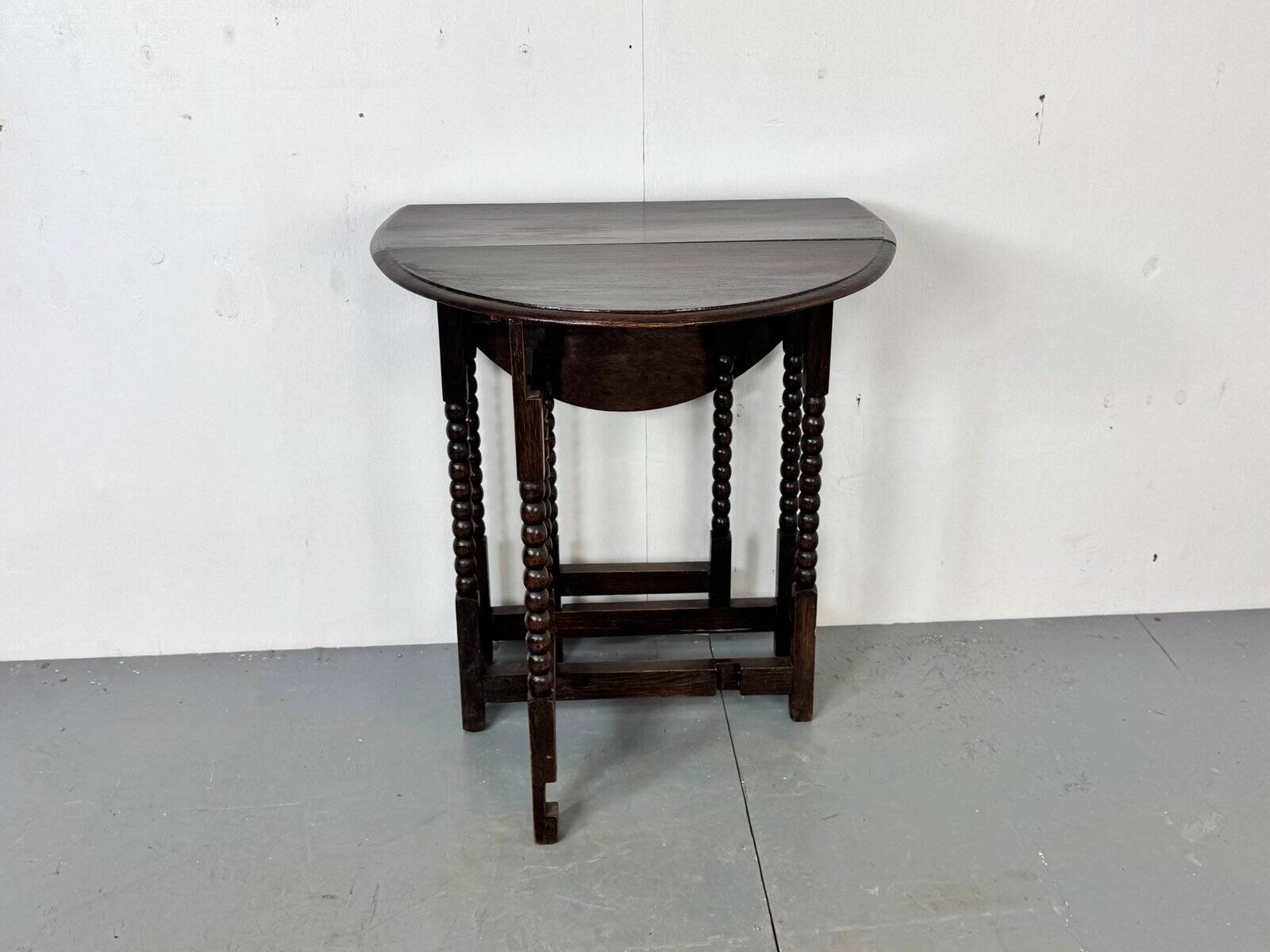 Small antique oak gateleg drop-leaf side table, 1900s