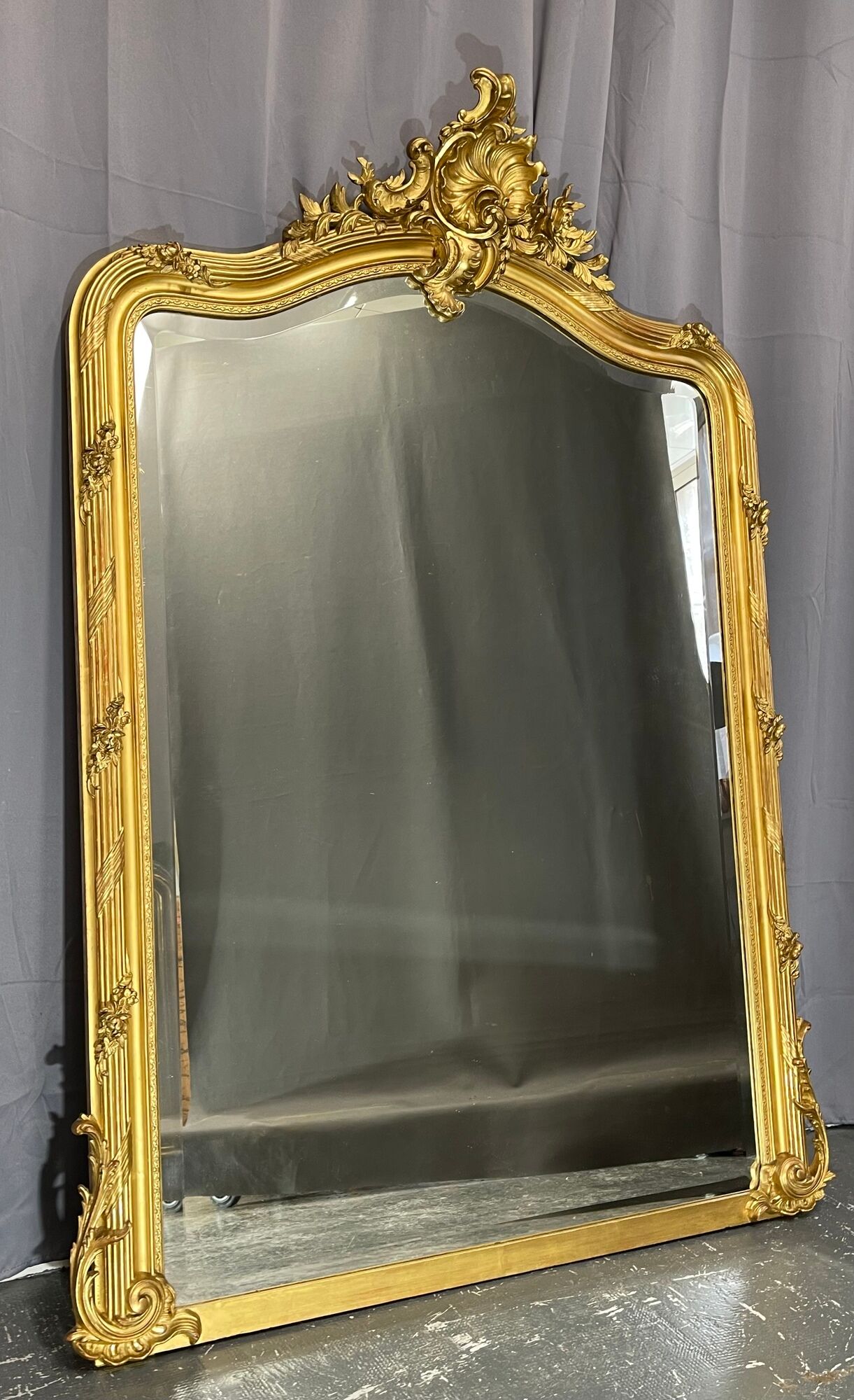 Mirror period XIXth Napoleon III, gilding gold leaf, very good condition