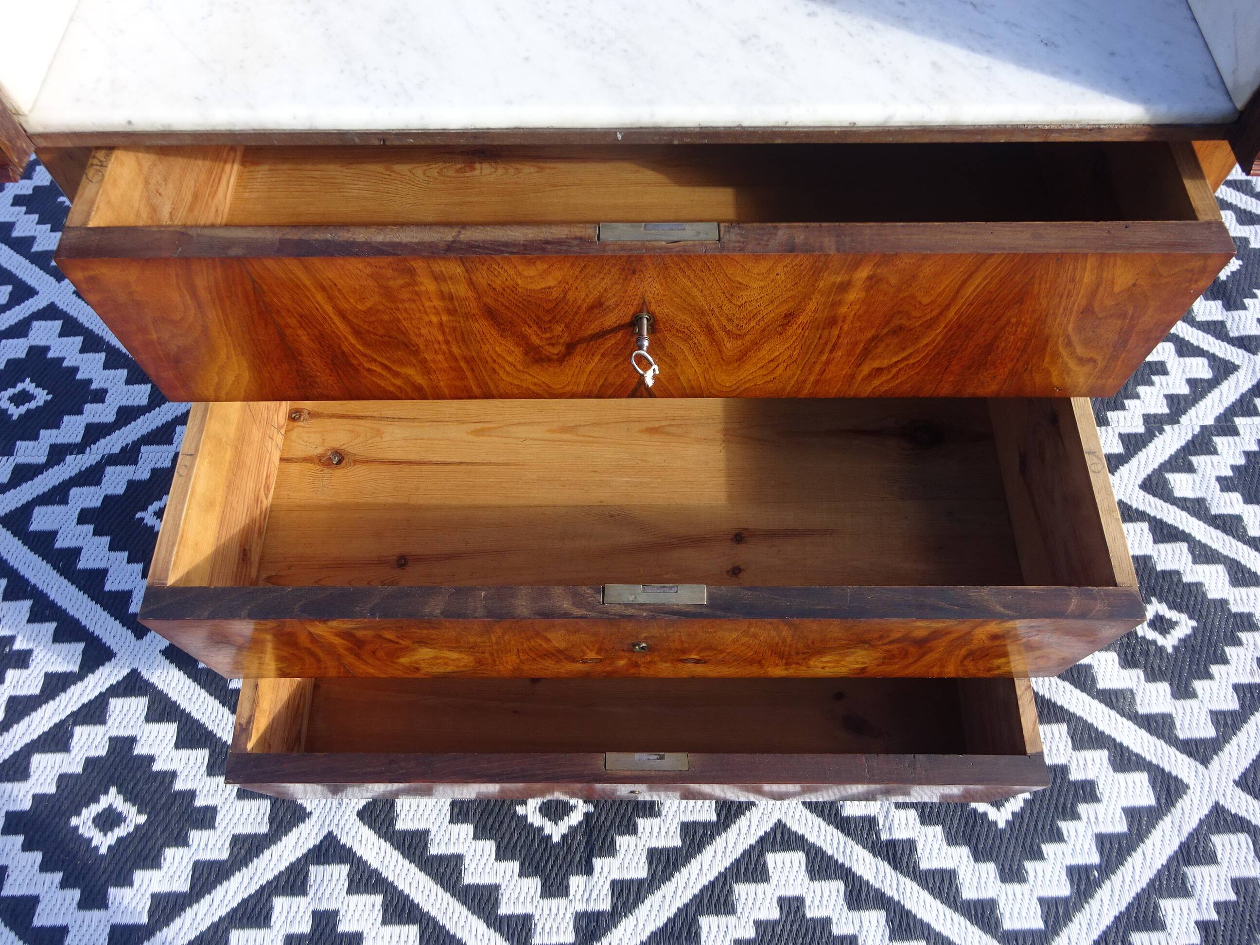 Commode coiffeuse, système en chemin de fer