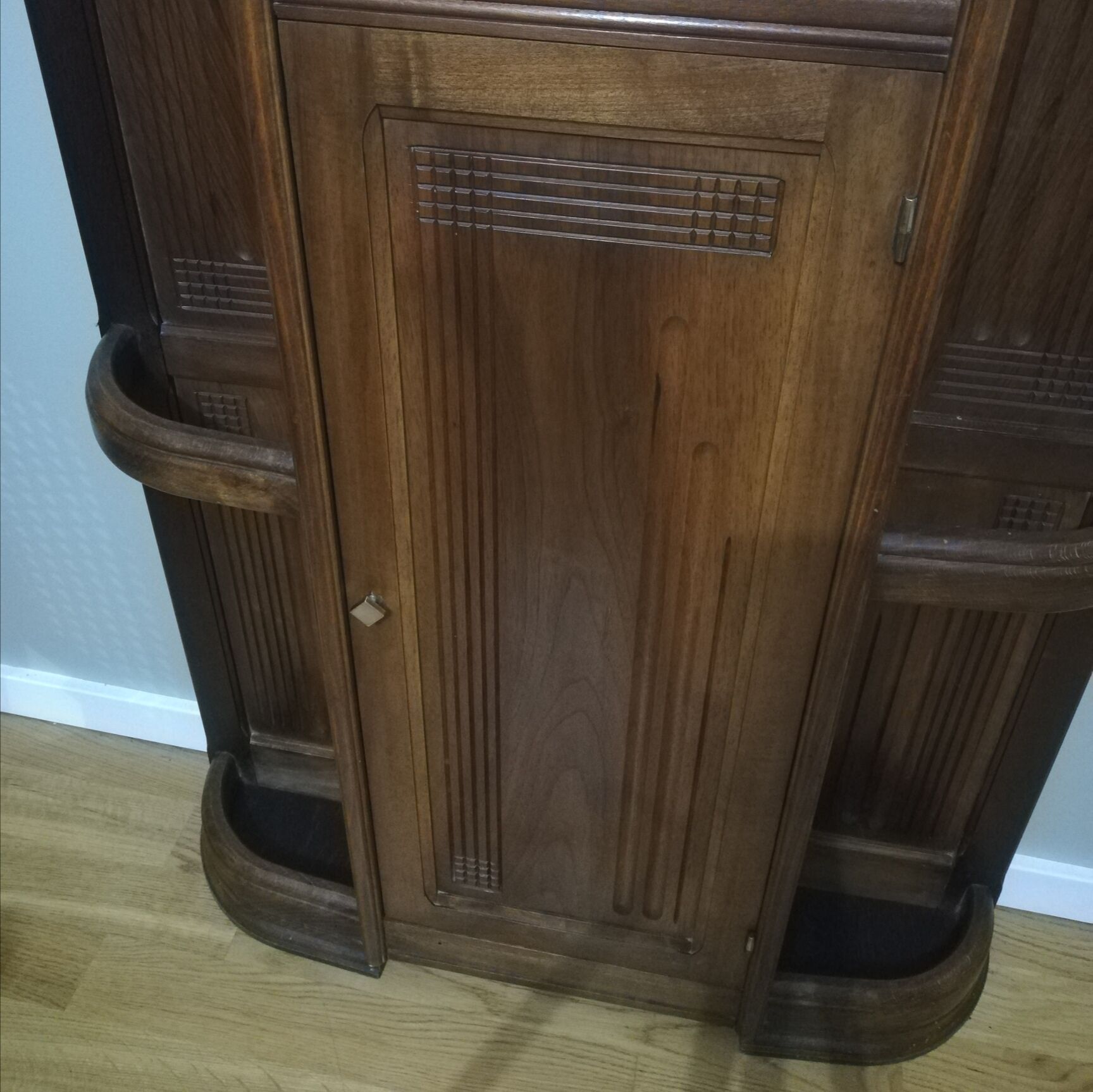 Art Deco cloakroom rack in stained oak