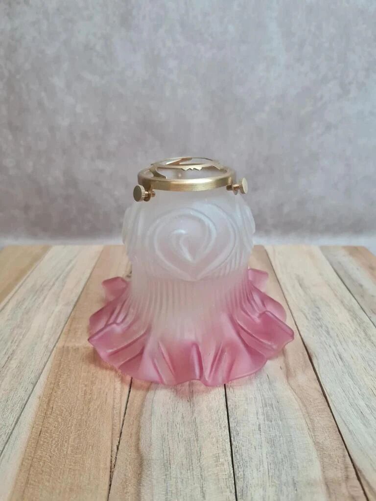 Abat-jour ancien en verre dépoli rose